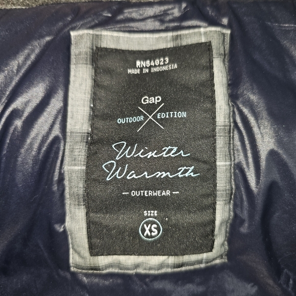 Gap Gray and Black Plaid Women's Zip up Puffer Vest with Zip Pockets XS - Picture 9 of 11